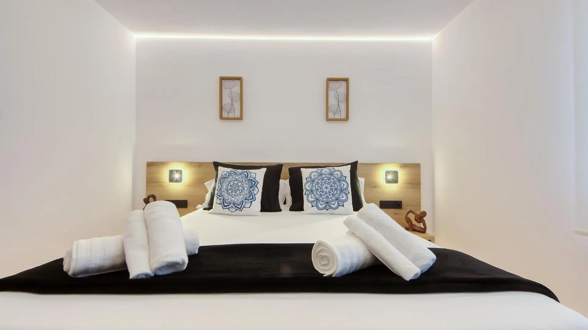 Atico Crucero Suite Vip Roses 0*,  Spain
