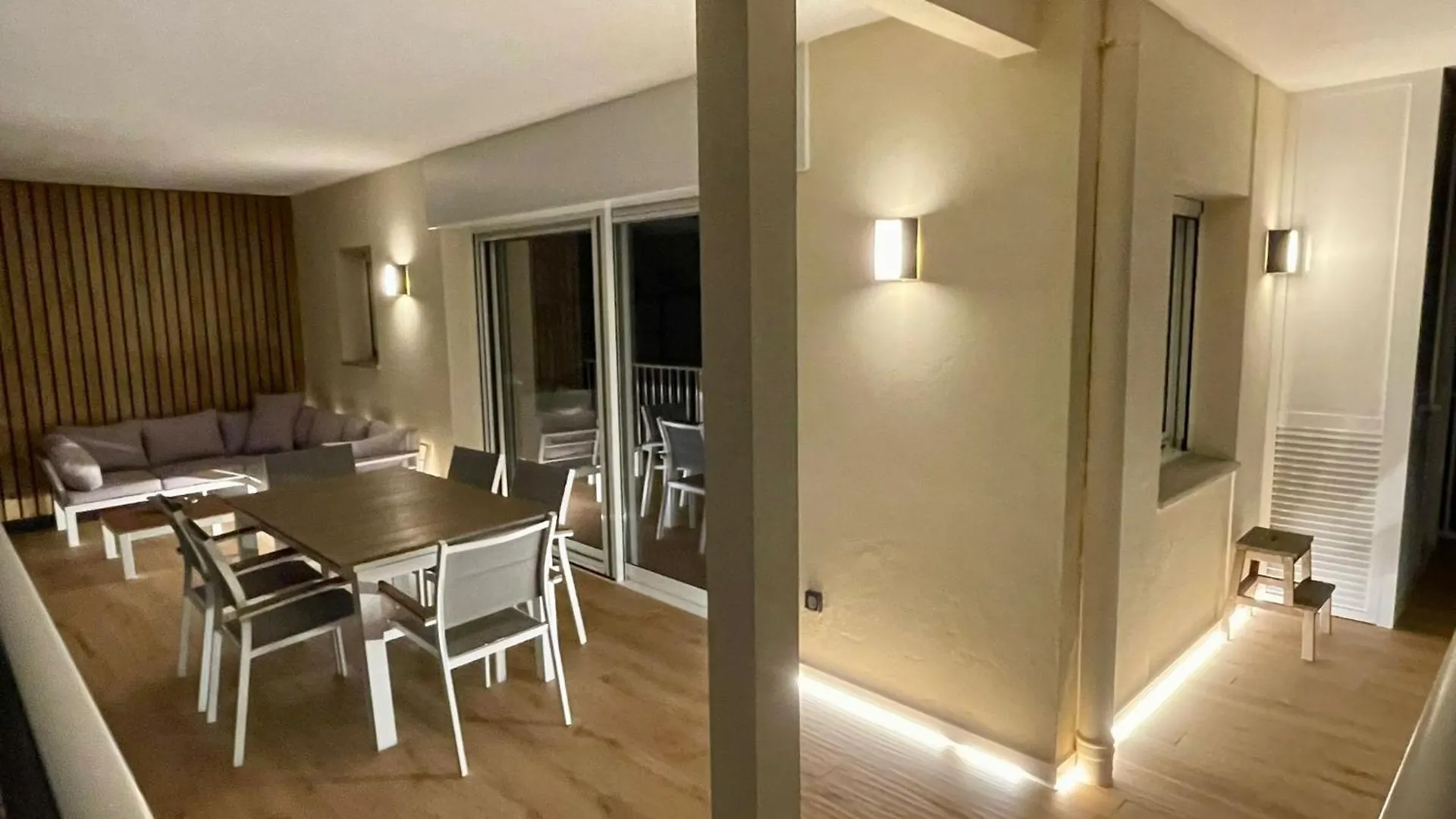 Atico Crucero Suite Vip Roses Apartment