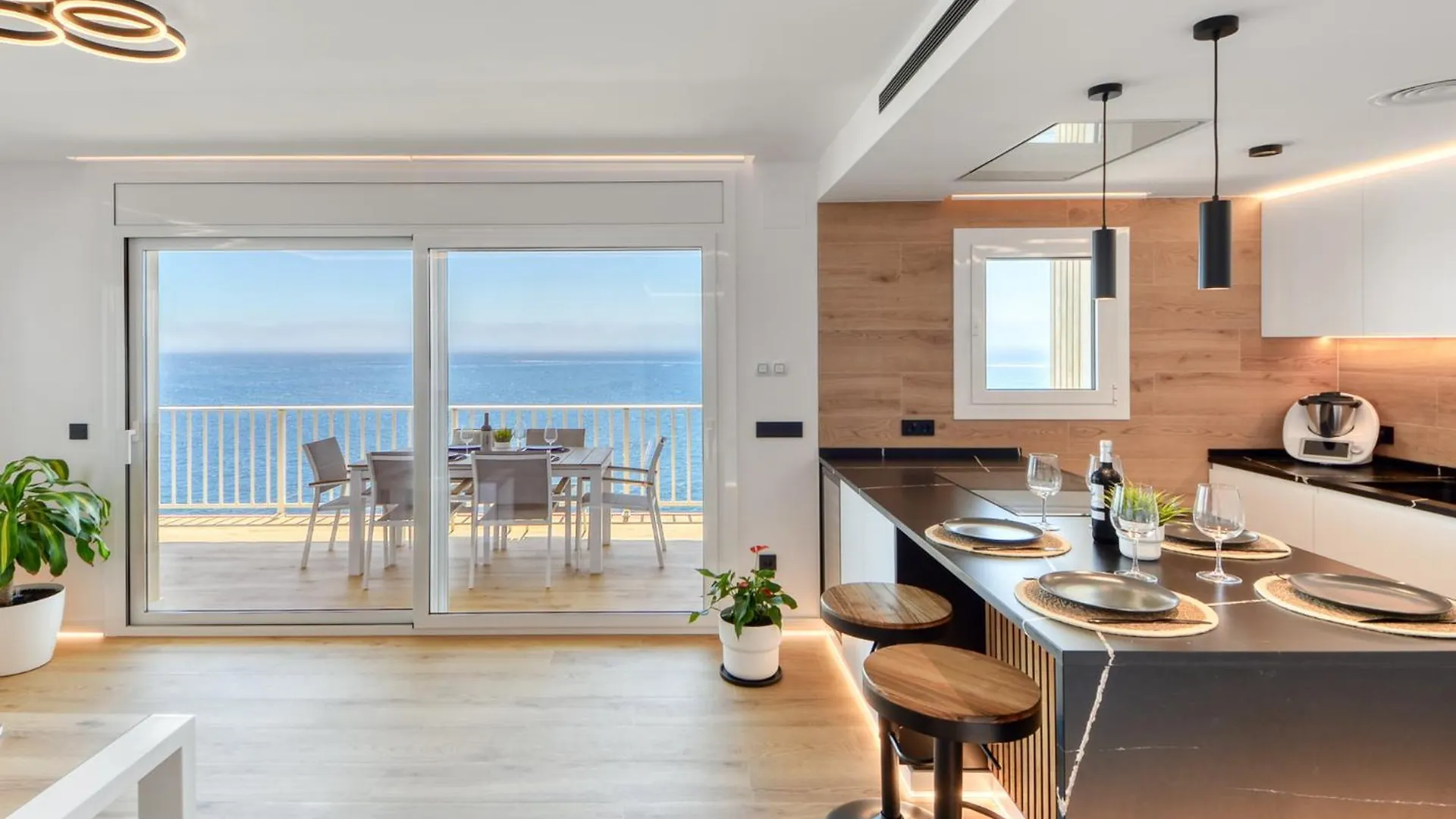 Atico Crucero Suite Vip Roses Apartment